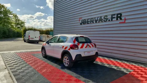 Car image 3