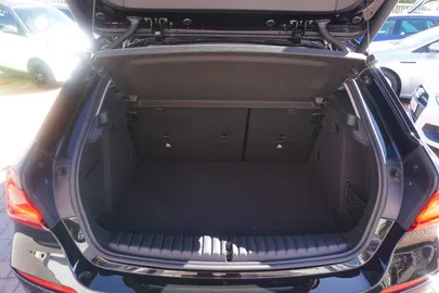 Car image 32