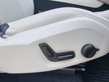 Car image 33