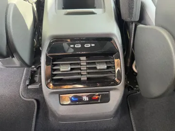 Car image 32