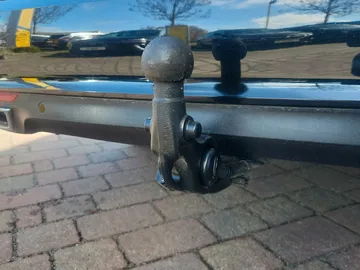 Car image 40