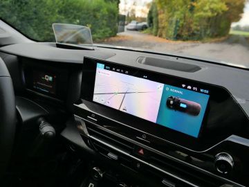 Car image 24