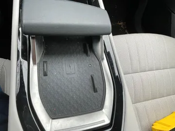 Car image 32