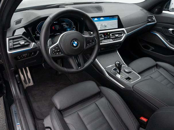 BMW 330 Touring e M Sport xDrive 215 kW image number 27