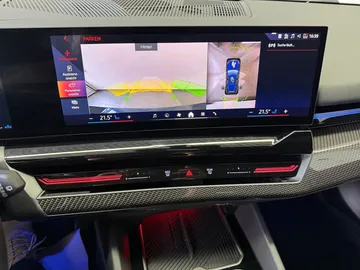 Car image 27