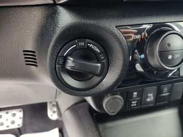 Car image 30