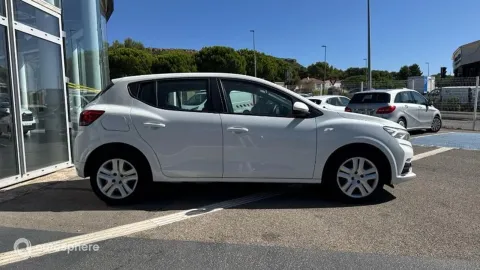 Car image 4