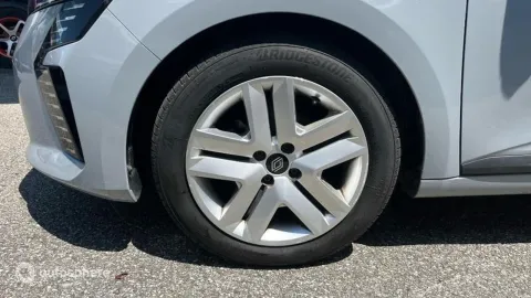 Car image 20