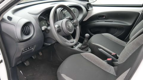 Car image 11