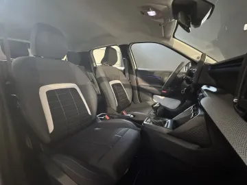 Car image 27
