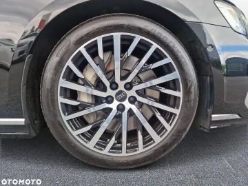 Car image 32