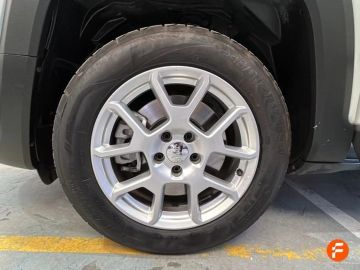 Car image 32