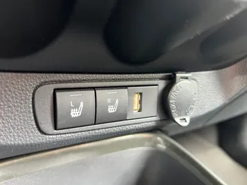 Car image 27