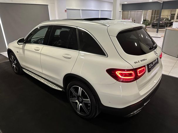 Mercedes-Benz GLC 300 e 235 kW image number 16