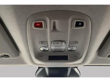 Car image 35