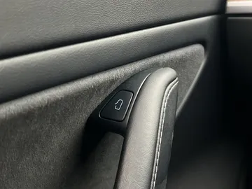 Car image 34