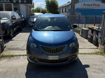Car image 2