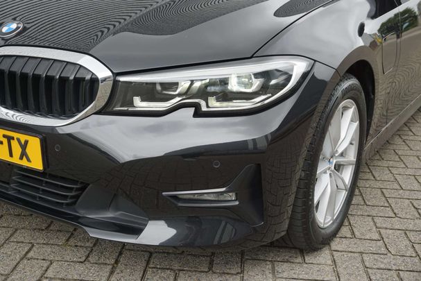 BMW 330 e M 215 kW image number 34