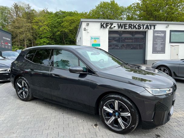 BMW iX xDrive 385 kW image number 6