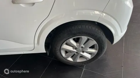 Car image 20