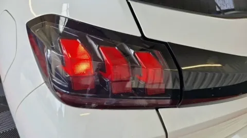 Car image 29
