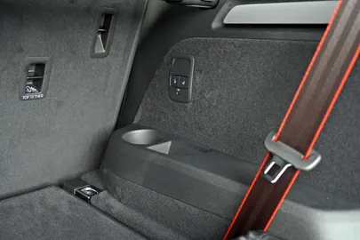 Car image 48