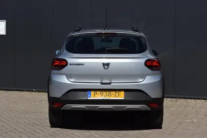 Car image 5