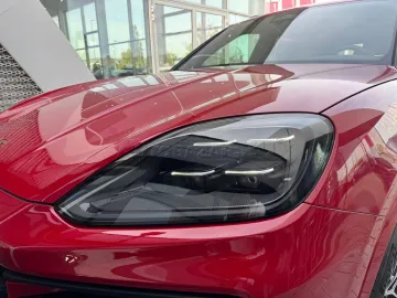 Car image 30