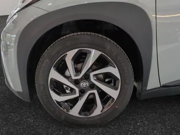 Car image 19