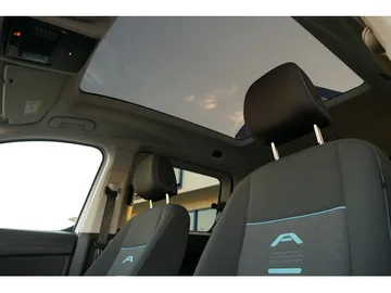 Car image 33