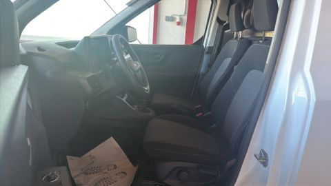 Car image 19