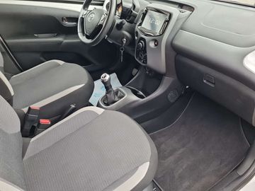 Car image 14