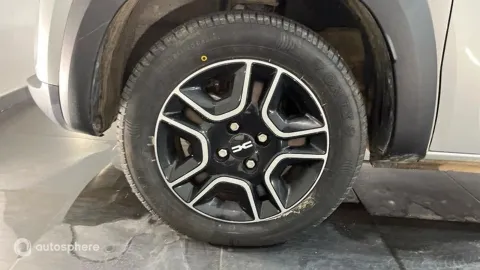 Car image 20