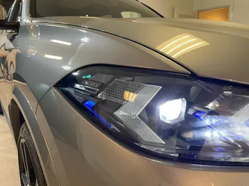 Car image 30