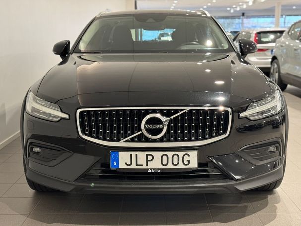 Volvo V60 Cross Country D4 AWD 141 kW image number 16