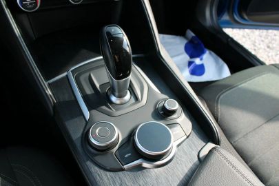 Car image 32