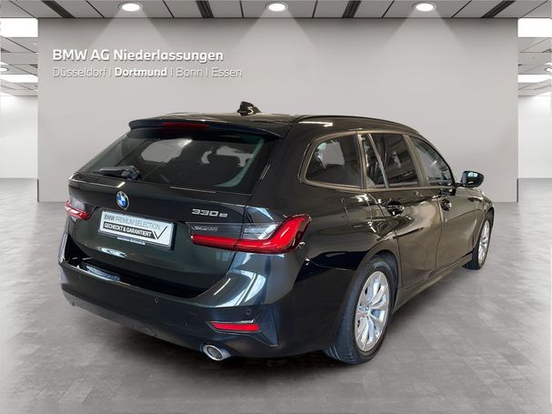 BMW 330e Touring 215 kW image number 4