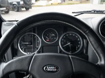 Car image 26