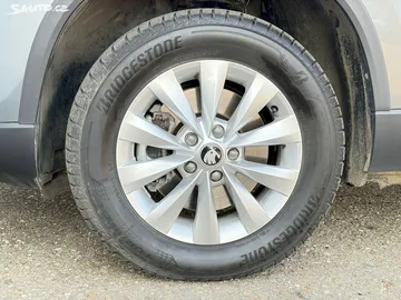 Car image 32