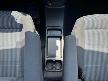 Car image 32