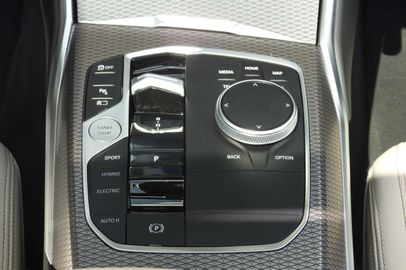 Car image 35