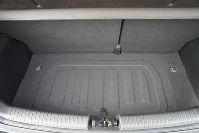 Car image 33