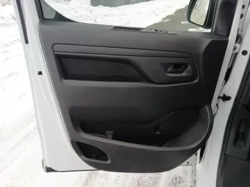 Car image 40