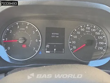 Car image 34