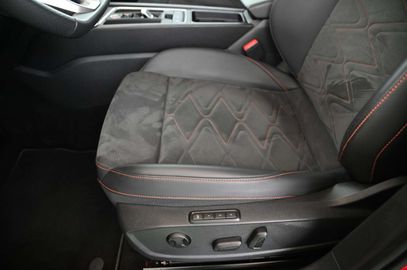 Car image 33