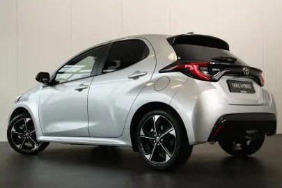 Car image 4