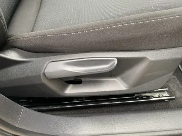 Car image 32
