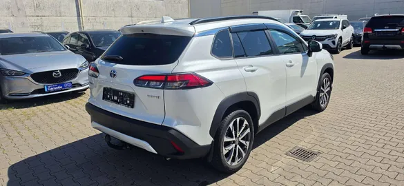 Car image 4