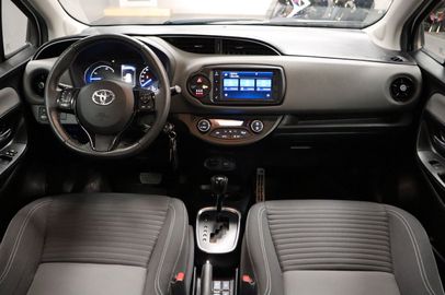 Car image 15