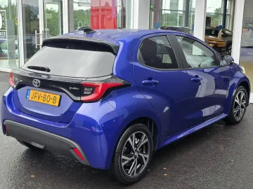 Car image 5